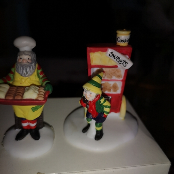 Department 56 Bakers Elves (Set of 3) - Picture 10 of 11